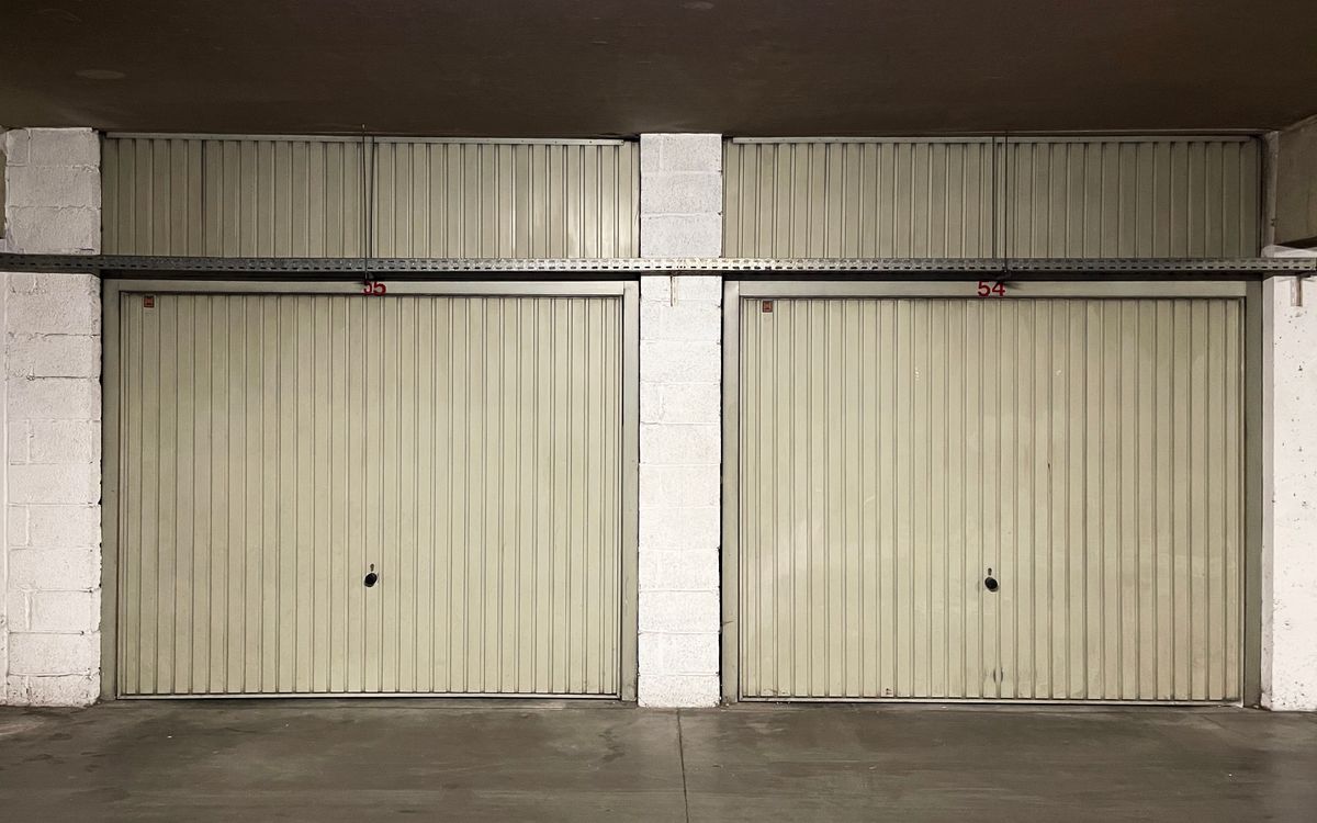 Workshop with roller doors and concrete floor in Geelong